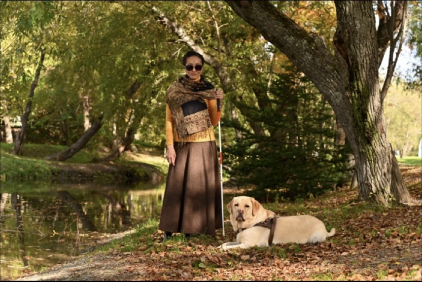 Собака-поводырь Арси со своей хозяйкой