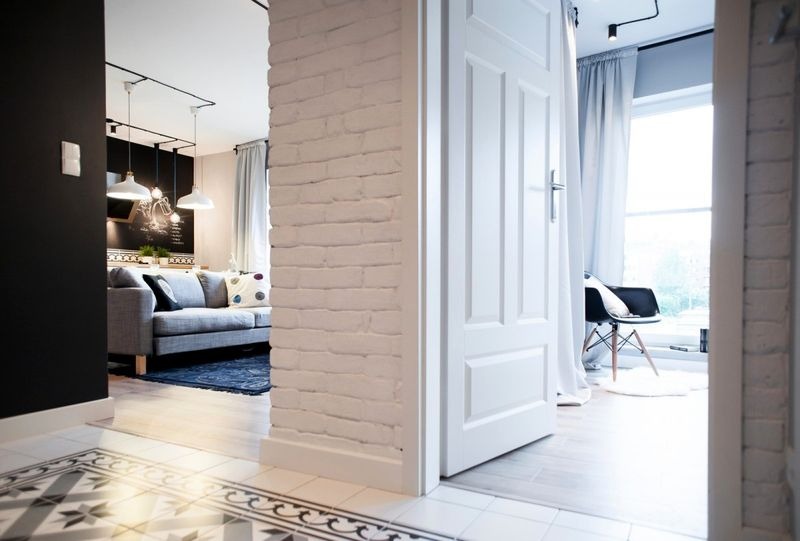 Белые двери межкомнатные в интерьере квартиры реальные фото